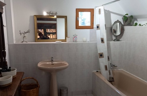 Devay House | Tasteful holiday home in Devay with terrace