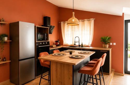 Roanne Apartment | Terra Cotta House