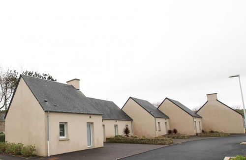 Omonville-la-Rogue Cottage | Terraced house near the port, pets welcome