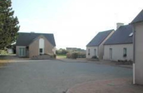 Omonville-la-Rogue Cottage | Terraced house near the port, pets welcome