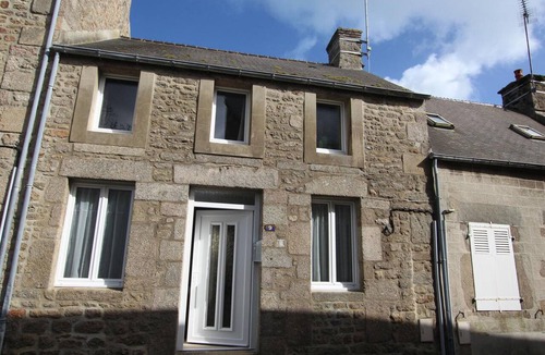 Barfleur Cottage | Terraced house in Barfleur with private courtyard - Pets allowed