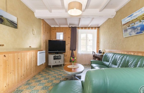 Le Mesnil Cottage | Terraced house with garden near beaches, pets allowed