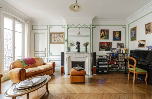 Quinze-Vingts Apartment | The Artist’s Abode, by Veeve
