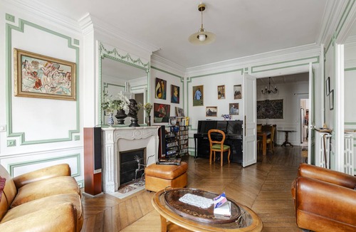 Quinze-Vingts Apartment | The Artist’s Abode, by Veeve
