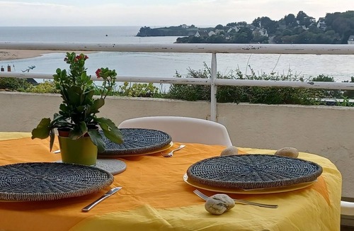Guidel-Plages Apartment | The beach as a horizon with this T3 holiday apartment with sun terrace