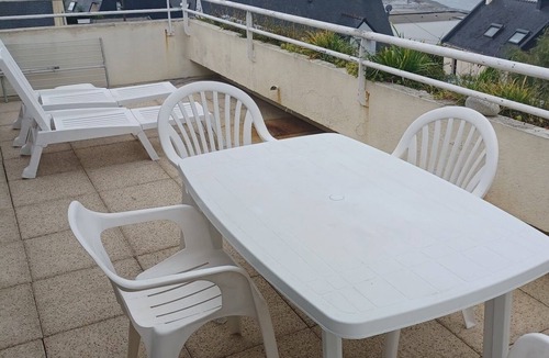 Guidel-Plages Apartment | The beach as a horizon with this T3 holiday apartment with sun terrace