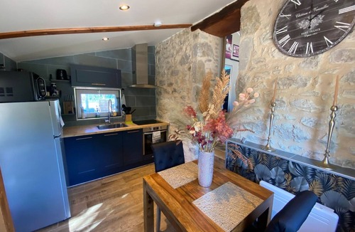 Septfonds Apartment | The blackbird's nest with sauna and jacuzzi.