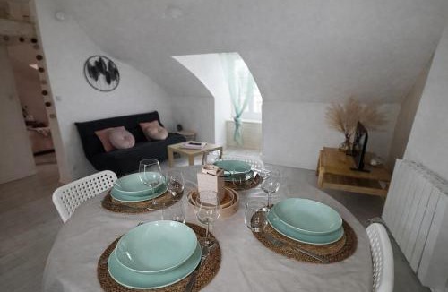 Nevers Apartment | The Charm of Nevers' Rooftops & 2 minutes from the train station