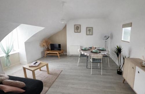 Nevers Apartment | The Charm of Nevers' Rooftops & 2 minutes from the train station