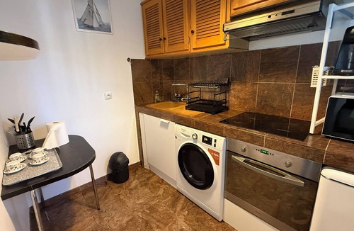 La Mare Apartment | THE CHARMING ONE-BEDROOM APARTMENT AT 15 RUE DE LA FRATERNITE