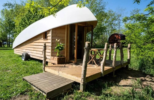 Chassenard Cabin | The Friday Cabin (sleeps 4)