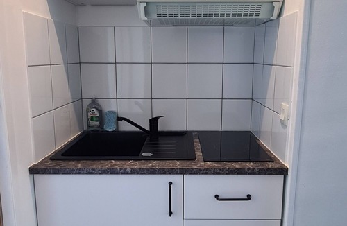 Lumigny-Nesles-Ormeaux House | THE GARDE POST 1 cottage apartment