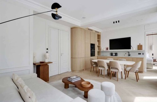 Les Halles Apartment | The Lander - Serviced 2BR/2BA - Louvre-Rivoli II
