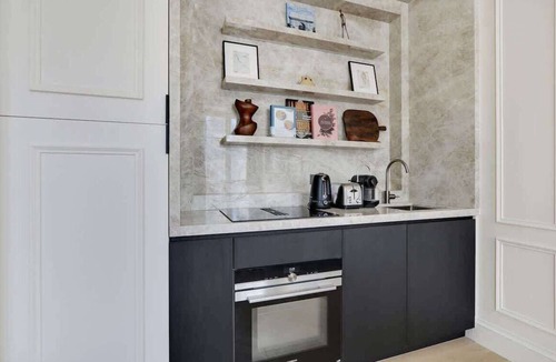 Les Halles Apartment | The Lander - Serviced 2BR/2BA - Louvre-Rivoli V