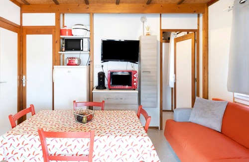 Hasparren House | The Little House 'Ortalon - Hasparren' with Shared Pool, Wi-Fi, and Air Conditioning