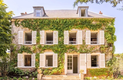 Vendrest House | The Mansion and Its Annex