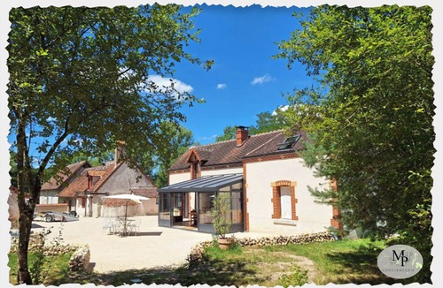 Villefranche-sur-Cher House | The red edge of the forest