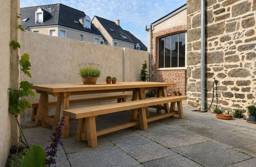 Rotheneuf-Le Pont House | The Rothéneuf Post Office, a 2-minute walk from the beach.