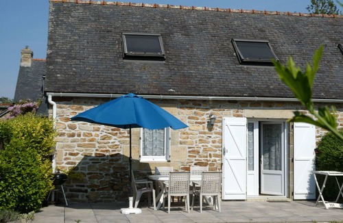 Quemeneven House | The stable, quiet house in the countryside