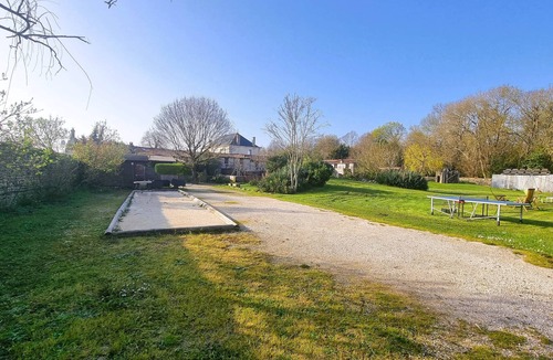 Saint-Just-Luzac Apartment | The Studio Accommodation for 2 people