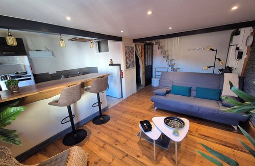 Laragne-Monteglin Apartment | The Studio - Duplex. Fully equipped, ideally located for shopping and tourism.