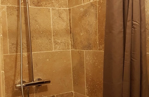 Ploermel Apartment | The Suite with individual SPA "Guard Room