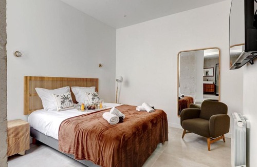 10th Arrondissement Apartment | TheBlueStay 99 - Apartment in the heart of Paris