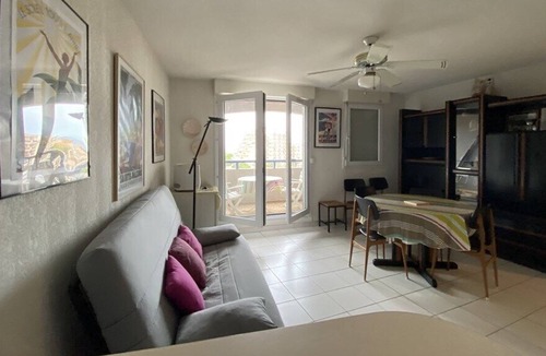 Le Port Apartment | Three-room sleeps 6 Admiralty
