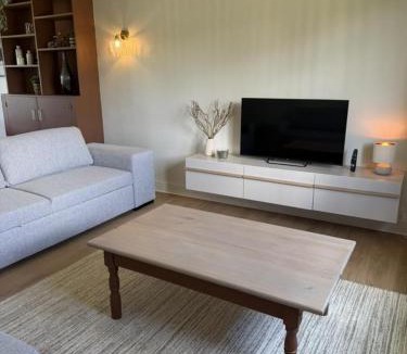 Landudal House | Ti Gwenn, maison proche Quimper