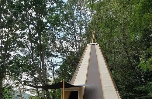 Laussac Cabin | Tipi home 34m² (3 bedrooms) without sanitary facilities sleeps 5