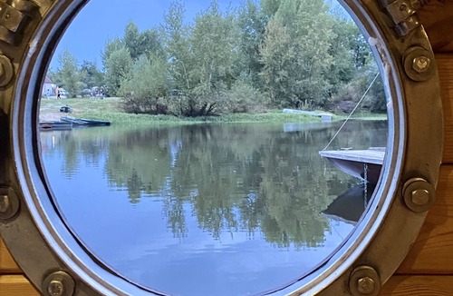 Digoin Boat Rental | Toue cabanée spa