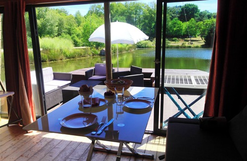 Chassenard Boat Rental | Toue Cabanées for Group