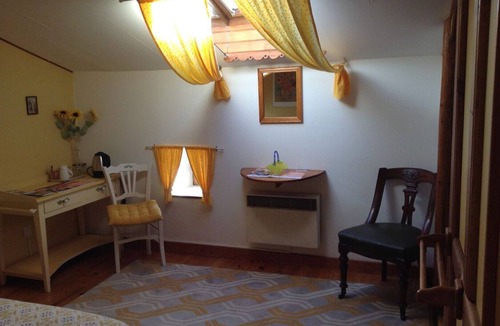 Polignac Bed & Breakfast | “Tournesols” Guest Room with Shared Terrace, Garden, and Wi-Fi