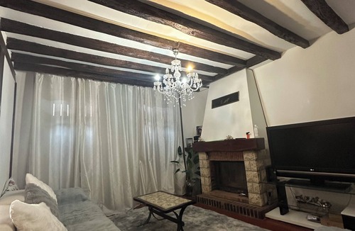 Bleneau House | Town house with relaxation area