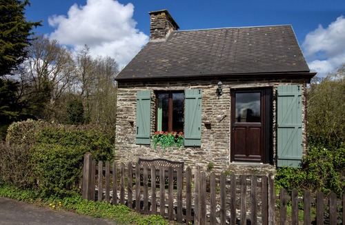 La Bazoque Cottage | Traditional Stone Gîte, Set In Wooded Valley, No Neighbours, Beach 30min