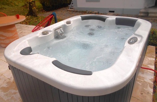 Bezenet Cottage | Tranquil cottage with SPA, garden and pond, pets allowed for 6 guests