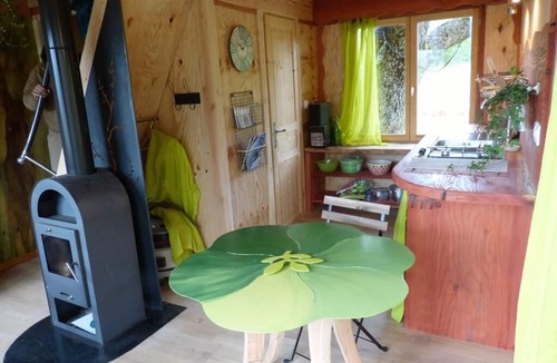 Saint-Paul-les-Monestier Cabin | Tree House-Private Bathroom-Mountain view-La Cabane des Cerfs