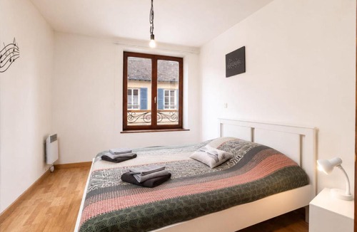 Moret-sur-Loing House | Triplex atypique- Cour intérieure- Commerces à pied