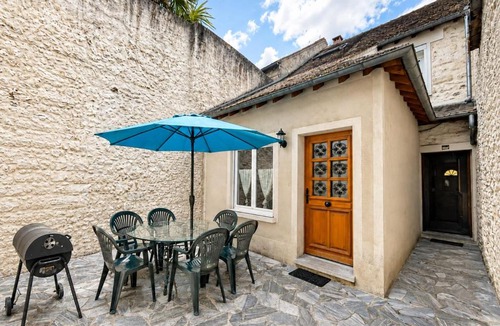 Moret-sur-Loing House | Triplex atypique- Cour intérieure- Commerces à pied