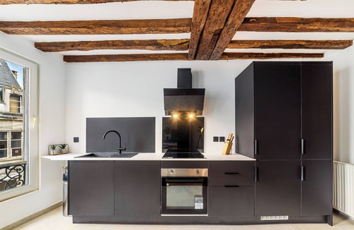 Melun Apartment | Triplex Belle Époque Hypercenter