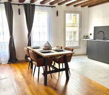 Melun House | Triplex Belle Époque Hypercenter