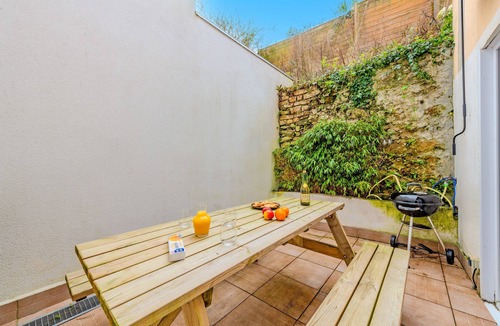 Ploudalmezeau House | Ty Abéric – Charming Family Home for 8, Steps from the Sea and GR34