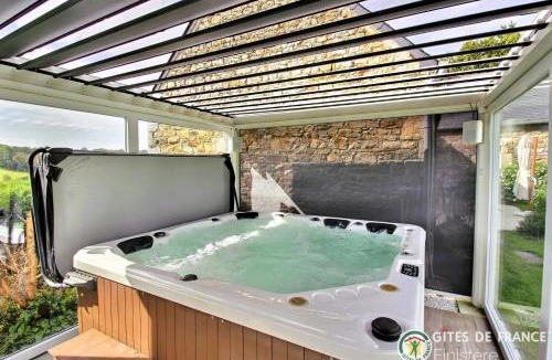 Plouegat-Moysan Ski Chalet | Ty Koad
