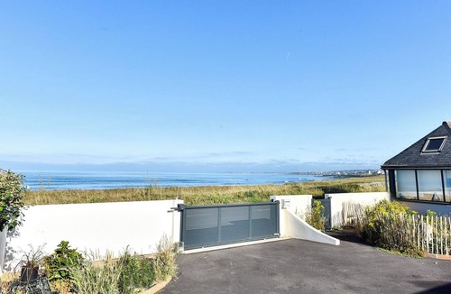 Plozevet House | Ty Mouss' Tiny House with ocean views and the beach within walking distance in Audierne Bay