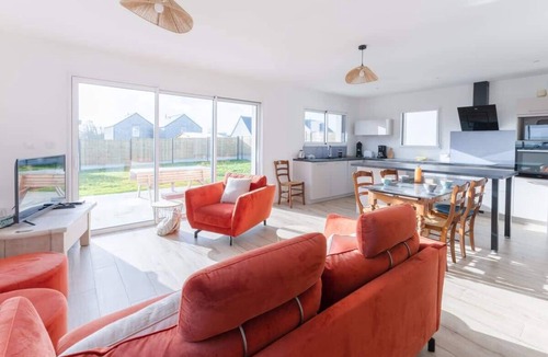 Saint-Pabu House | Ty Nevez - Pretty new house with small sea view