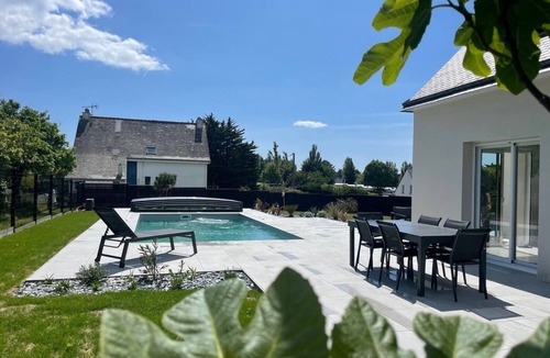 Saint-Gildas-de-Rhuys House | Ty Rhuys Holiday Home with Private Pool, Large Garden, and Beach 300m Away