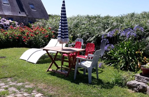 Crozon House | Typical Breton cottage in a hamlet on Cap de la Chèvre