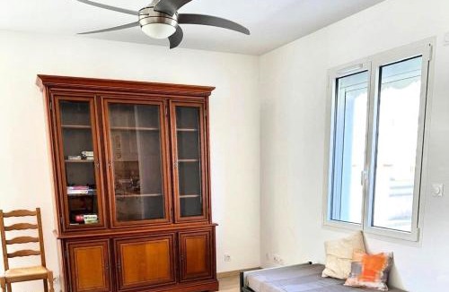 La Jetee House | Typical house 20 m from the beach and the port