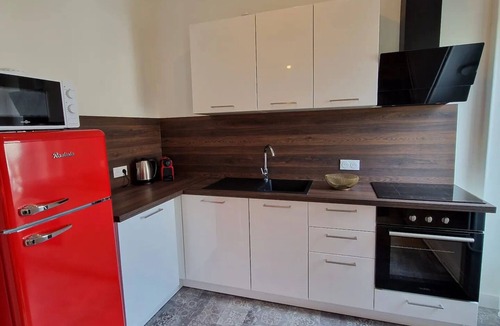 Nord - Gare House | Typical Mans house, renovated, quiet, with exterior - In the centre - 8 places