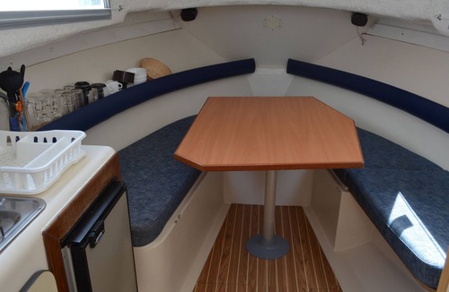 Digoin Apartment | Unique Stay on a Boat in Digoin